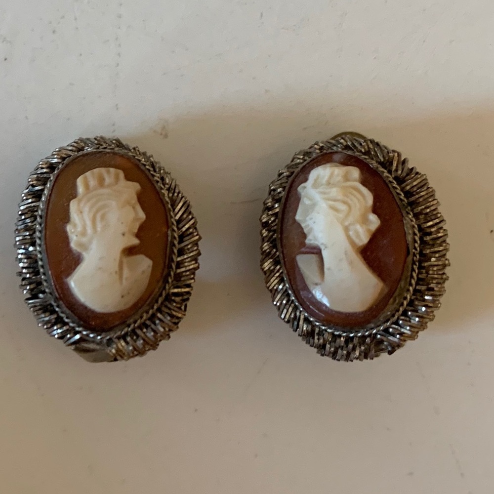 Real vintage earrings with camé and silver